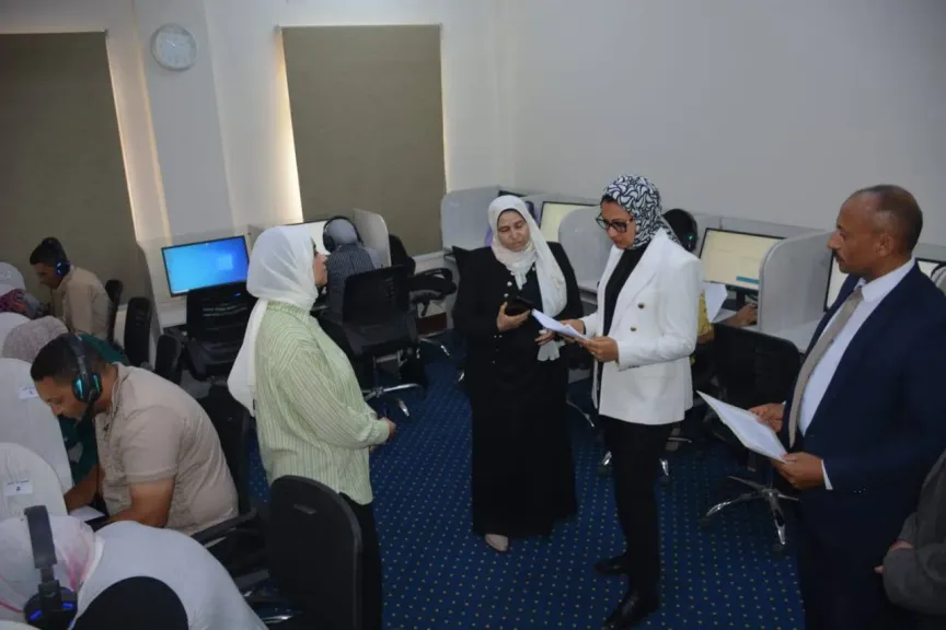 نائب محافظ الوادي الجديد تتابع سير اختبارات المتقدمين لمنحة الهند
