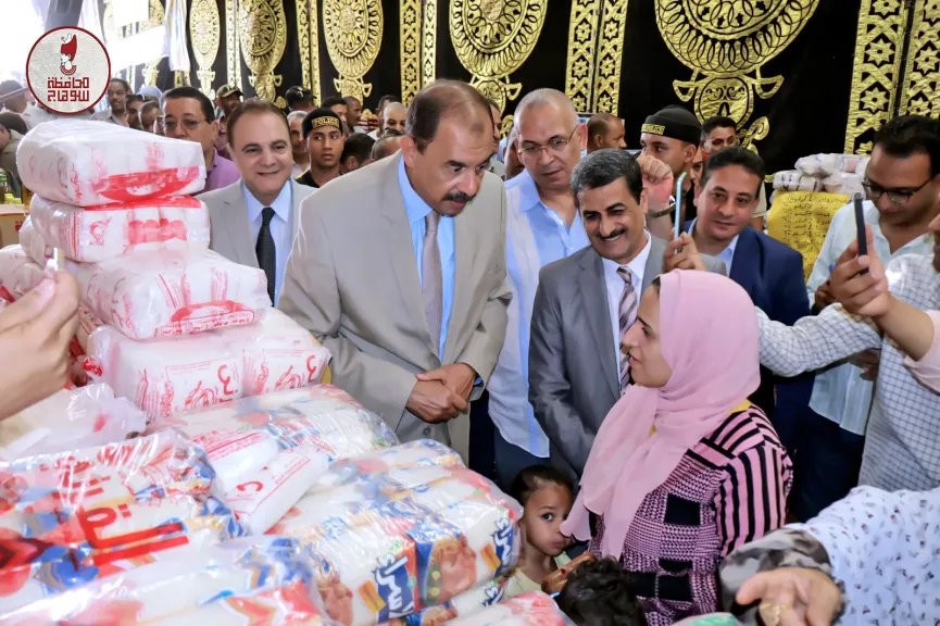محافظ سوهاج يفتتح سوق اليوم الواحد بمدينة المراغة
