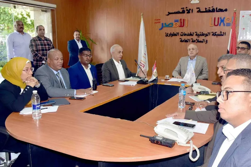 محافظ الأقصر في غرفة العمليات