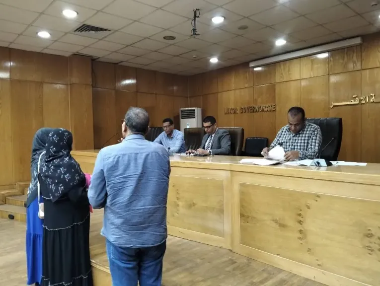 نائب محافظ الأقصر يبحث مشاكل المواطين