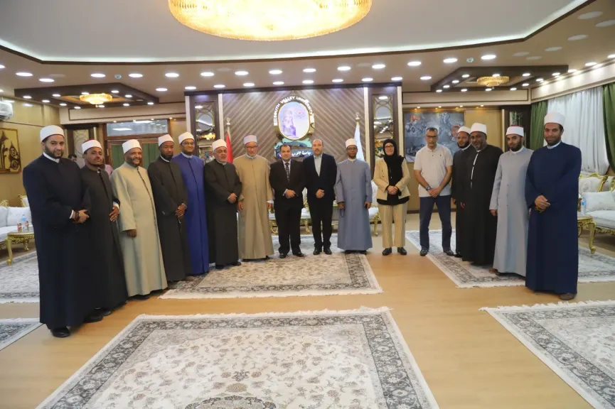 رئيس جامعة جنوب الوادي يستقبل قافلة الأزهر الدعوية