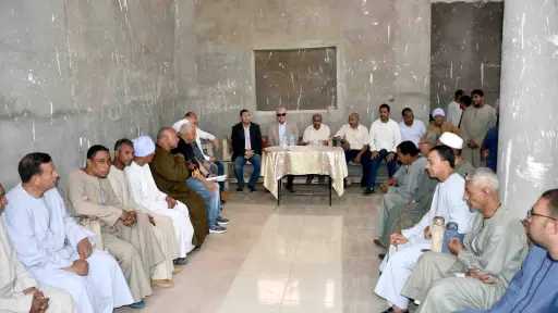 محافظ الأقصر يؤدى واجب العزاء...
