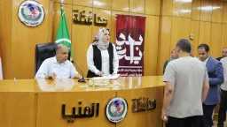 خلال لقائه مع المواطنين..محافظ المنيا...