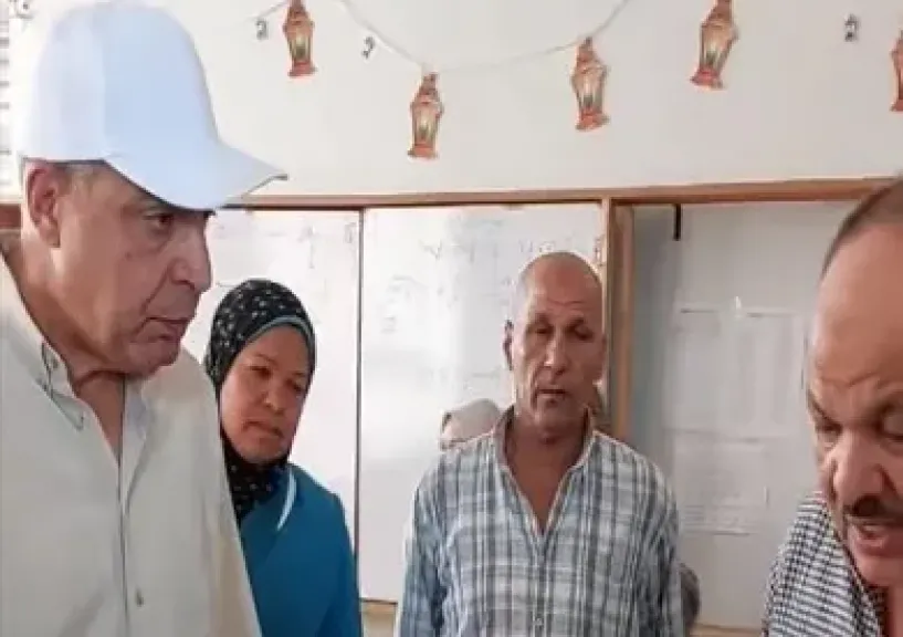 محافظ المنيا ومدير مدرسة أشروبة ببني مزار