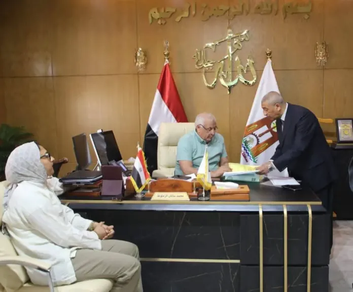 محافظ الوادي الجديد يعتمد الحد الأدنى للقبول بفصول الخدمات المسائية للصف الأول الثانوي العام