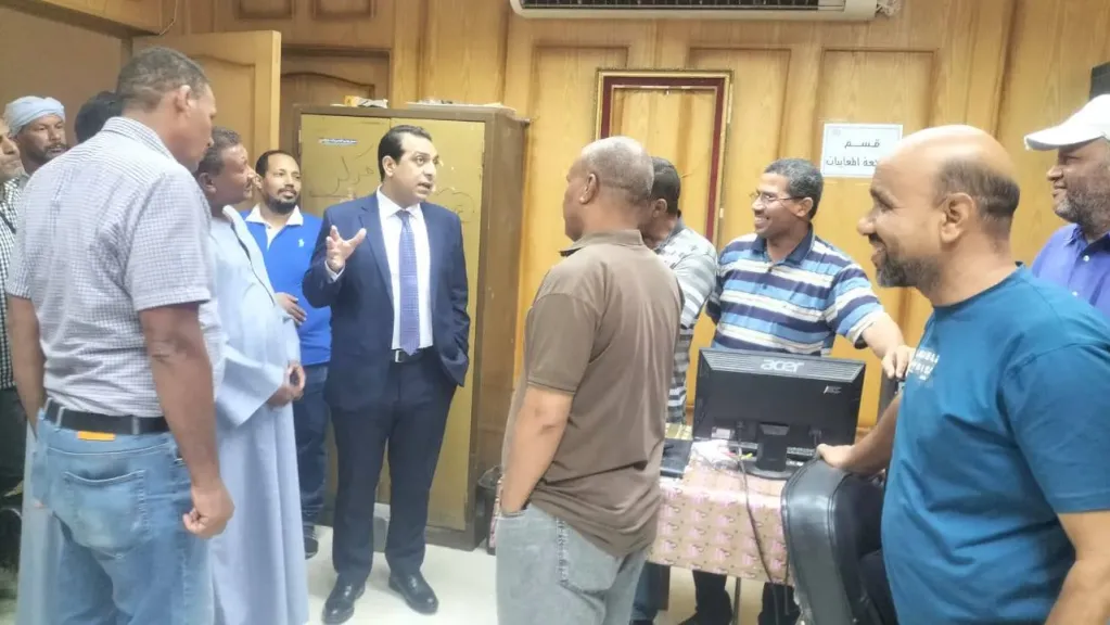 نائب محافظ قنا يتفقد منظومة التقنين