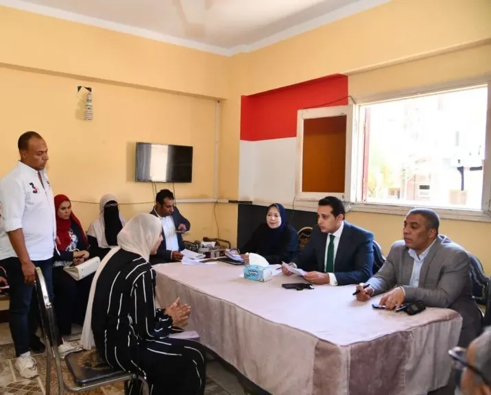 نائب محافظ الفيوم يبحث شكاوي المواطنين