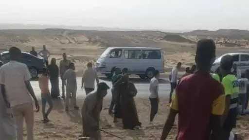 إصابة 14 شخصا في تصادم...