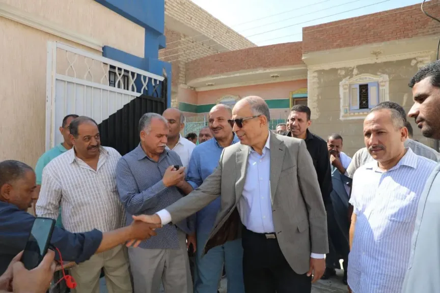 محافظ المنيا يتفقد مدرسة “الجبرتي” للتعليم الأساسي