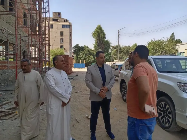 وكيل صحة قنا يتفقد الإنشاءات بمستشفى الرمد