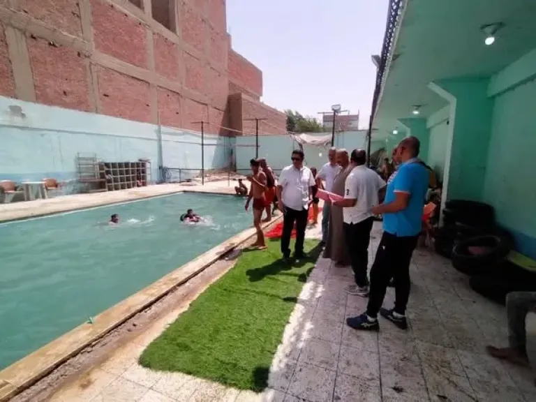 غلق حمام سباحة خاص
