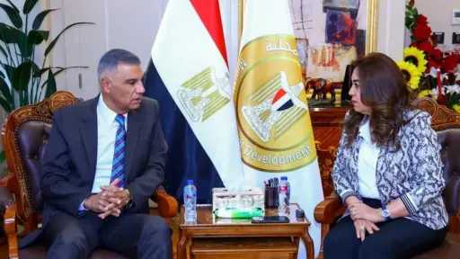 وزيرة التنمية المحلية تتابع مع...