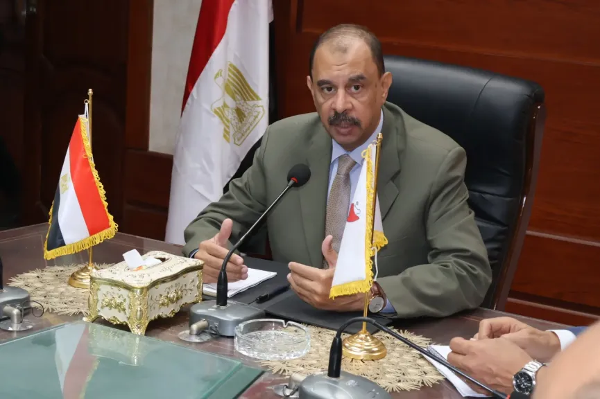 محافظ سوهاج خلال  اجتماع المجلس التنفيذي