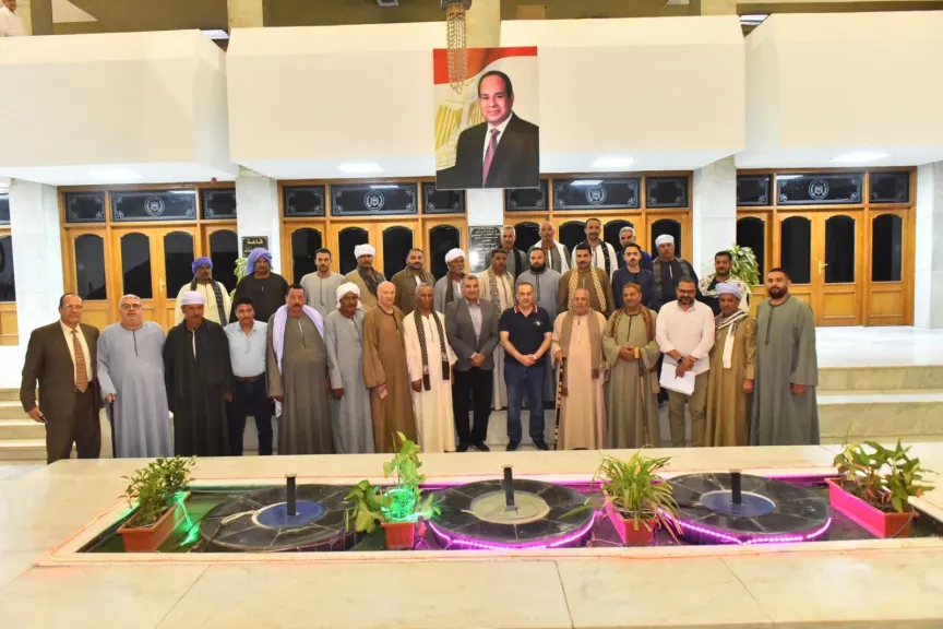 لقاء محافظ أسيوط مع المزارعين