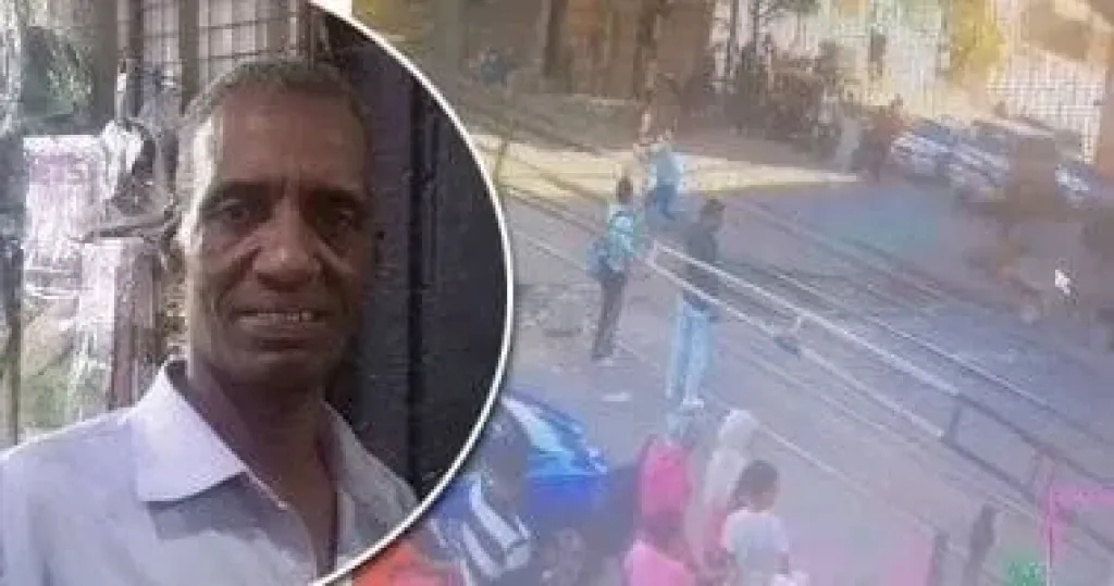 عامل مزلقان ينقذ شابا من الموت