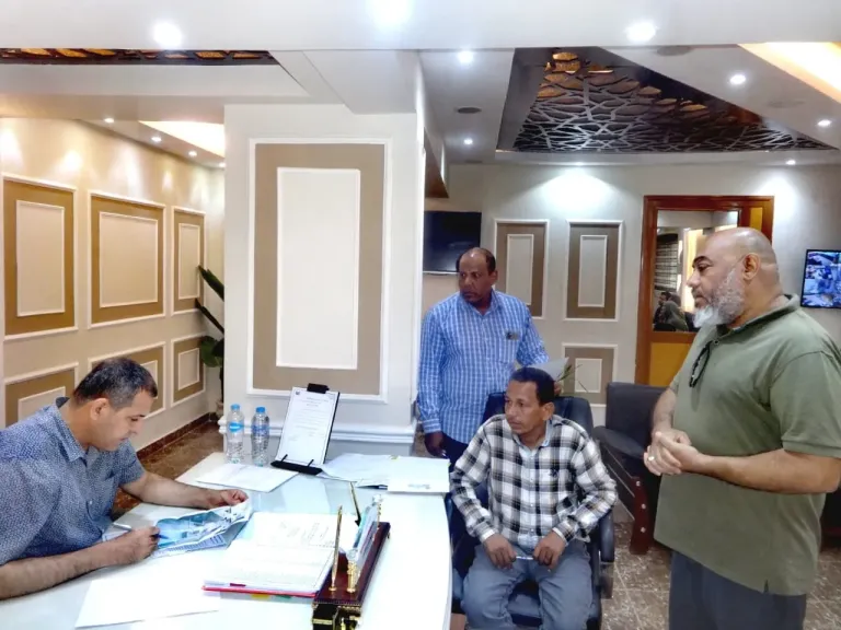 رئيس مدينة الأقصر يبحث مشاكل المواطنين