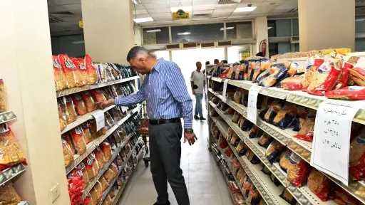 فى زيارة مفاجئة .. محافظ...