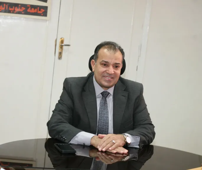 الدكتور أحمد عكاوي، رئيس جامعة جنوب الوادي