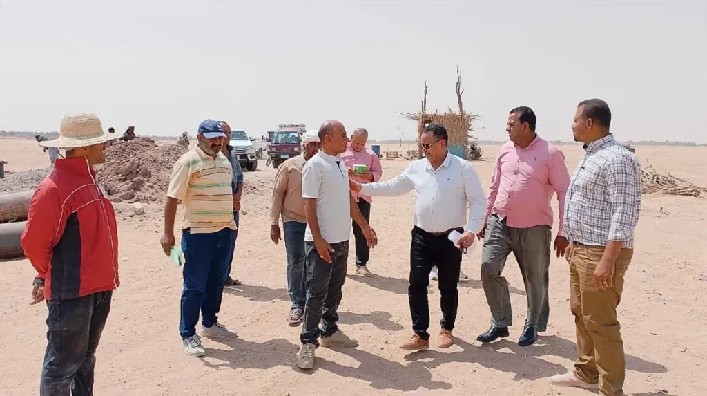 رئيس مركز باريس بـ الوادي الجديد يقود الحملة