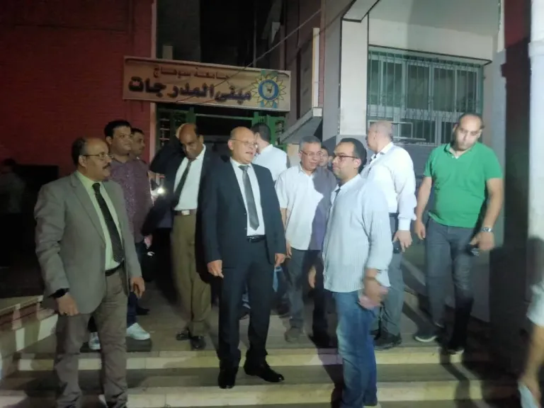 رئيس الجامعة في موقع الحريق