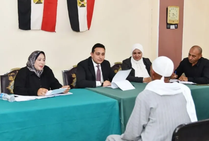 نائب محافظ الفيوم يبحث مشاكل أهالي قرية العجميين بـ أبشواي