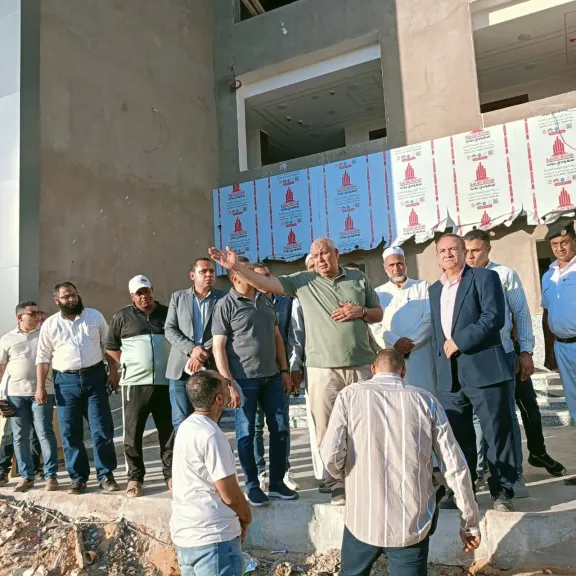 محافظ الوادي الجديد يتفقد مشروع إنشاء مركز التأهيل بالداخلة