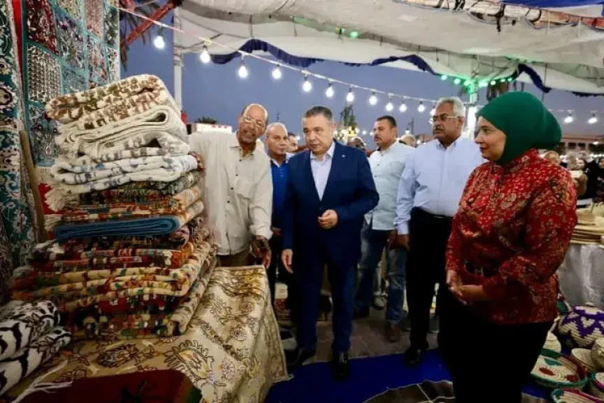 معرض" إيد حكاية"