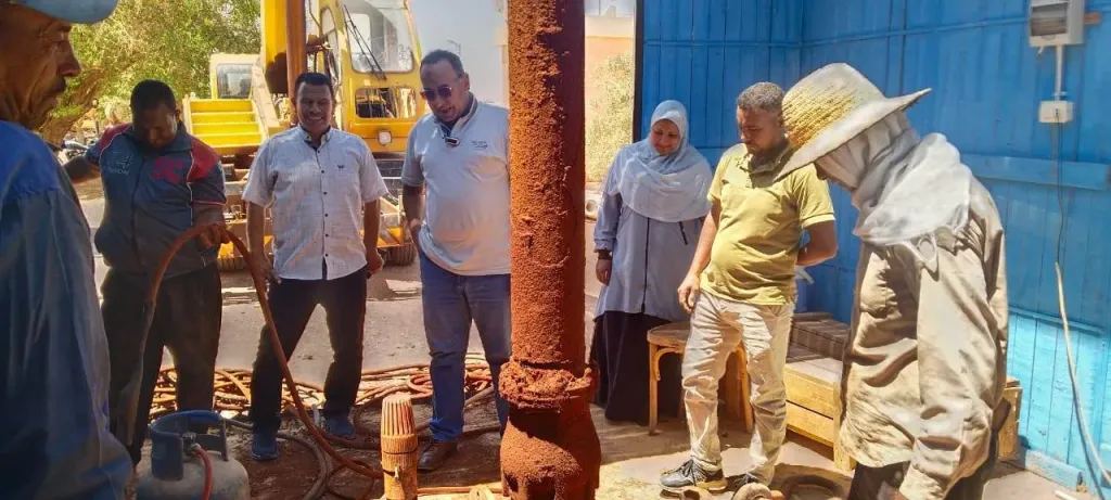 رئيس مركز بلاط يتابع صيانة وإصلاح محطة التنقية الرئسية