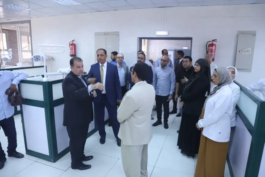 رئيس جامعة جنوب الوادي يفتتح عيادة قسم علاج الجذور