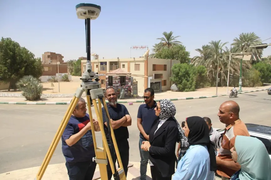 نائب محافظ الوادى الجديد تتابع أعمال جهاز معلومات شبكات المرافق