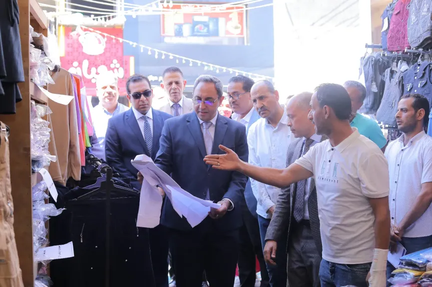 محافظ قنا يفتتح معرض ”أهلا مدارس”