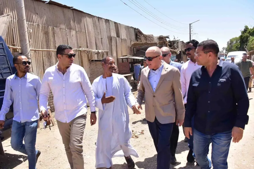 جولة محافظ الأقصر في إسنا