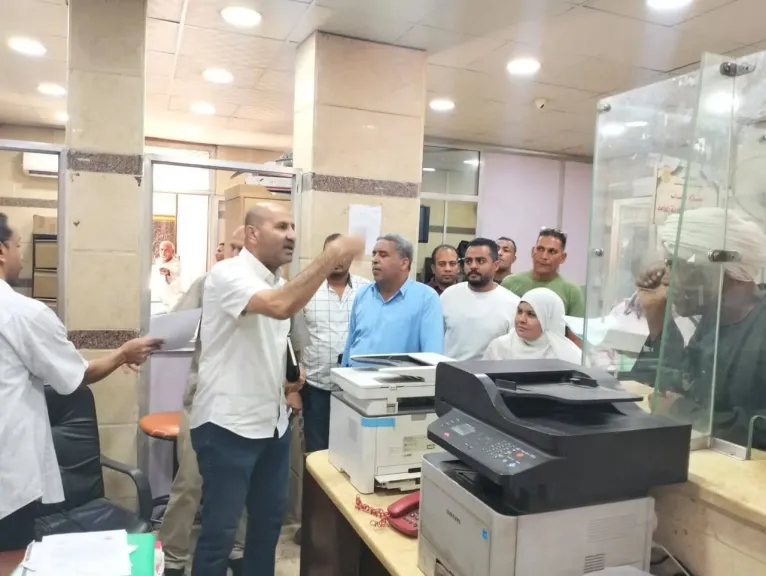 سكرتير عام قنا يتفقد سير العمل بالمركز التكنولوجي بـ دشنا