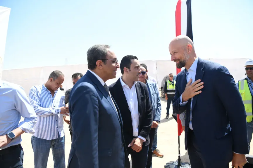 محافظ قنا والسفير النرويجي يتفقدان مشروع ”سكاتك”