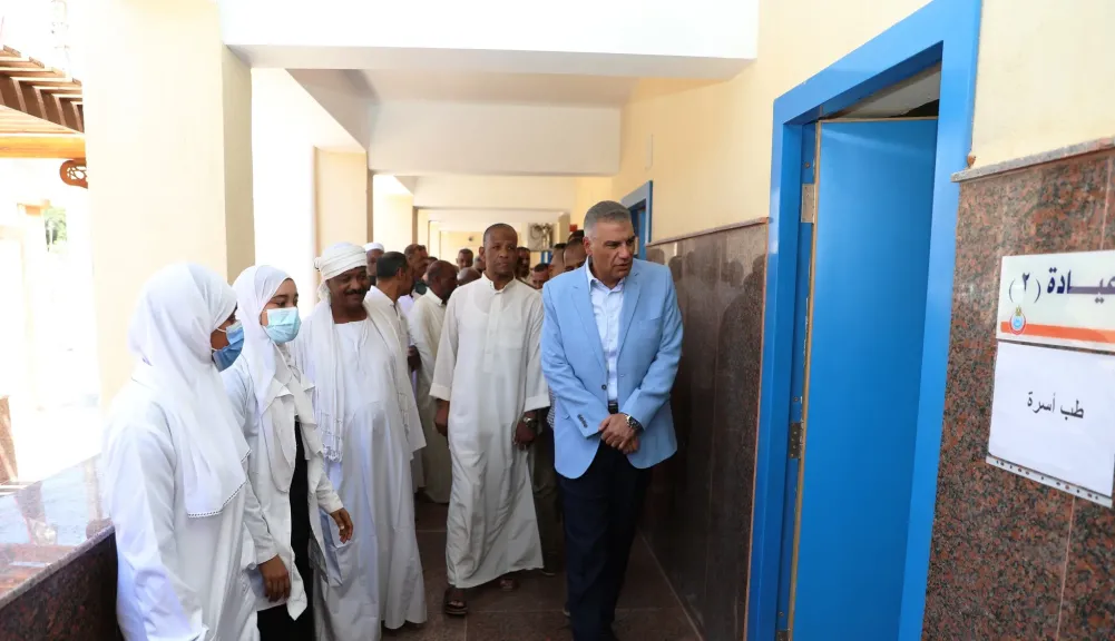 محافظ أسوان يتفقد الوحدة الصحية بغرب سهبل
