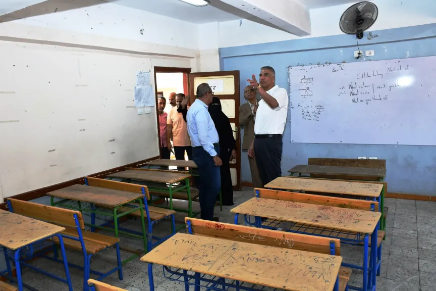 محافظ أسوان يتابع جاهزية عدد من المدارس