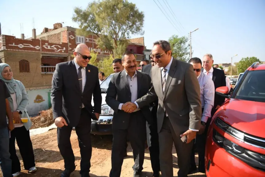 محافظ قنا يفتتح مدرسة نجع الرماش الابتدائية