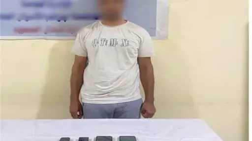 عاطل ينتحل صفة موظف بخدمة...