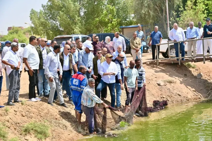 وزير الري يتفقد المفرخ السمكي بمنطقة الشلال