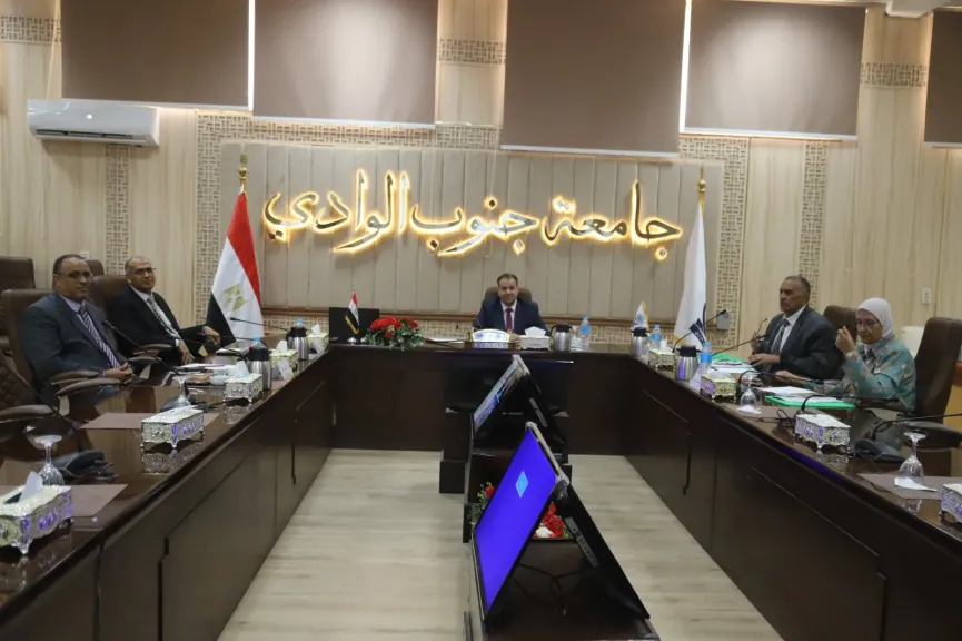 رئيس جامعة جنوب الوادي يترأس لجنة اختيار عميد كلية الآثار
