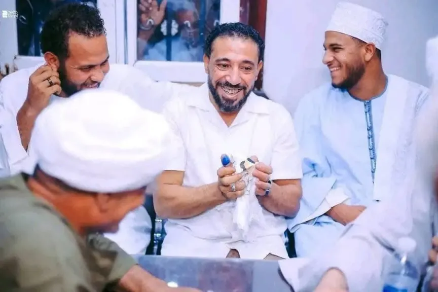 العريس أثناء عقد قرآنه