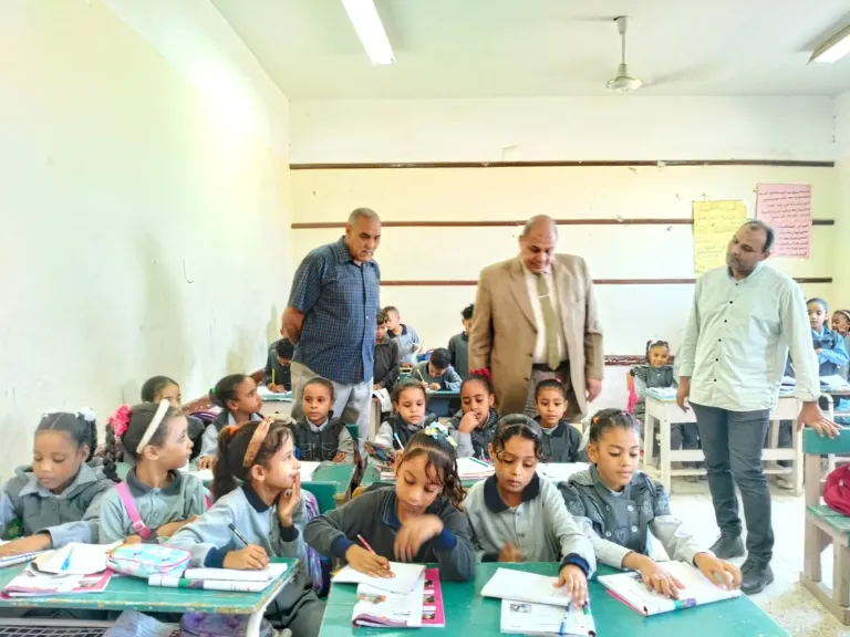 مدير تعليم قنا: خطط إضافية لرفع مستوى الطلاب في القراءة والكتابة