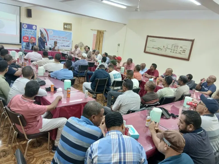 مجمع إعلام قنا ينظم ندوة حول ”المشاركة السياسية للعمال ودعم منظومة التنمية” بمصنع سكر قوص