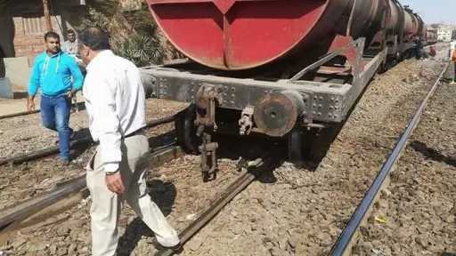 خروج عربات قطار بضائع عن...