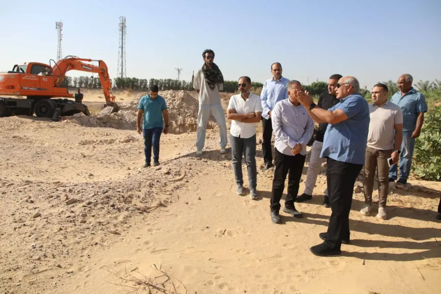 محافظ الوادي الجديد يتفقد أعمال تثبيت الرمال المتحركة