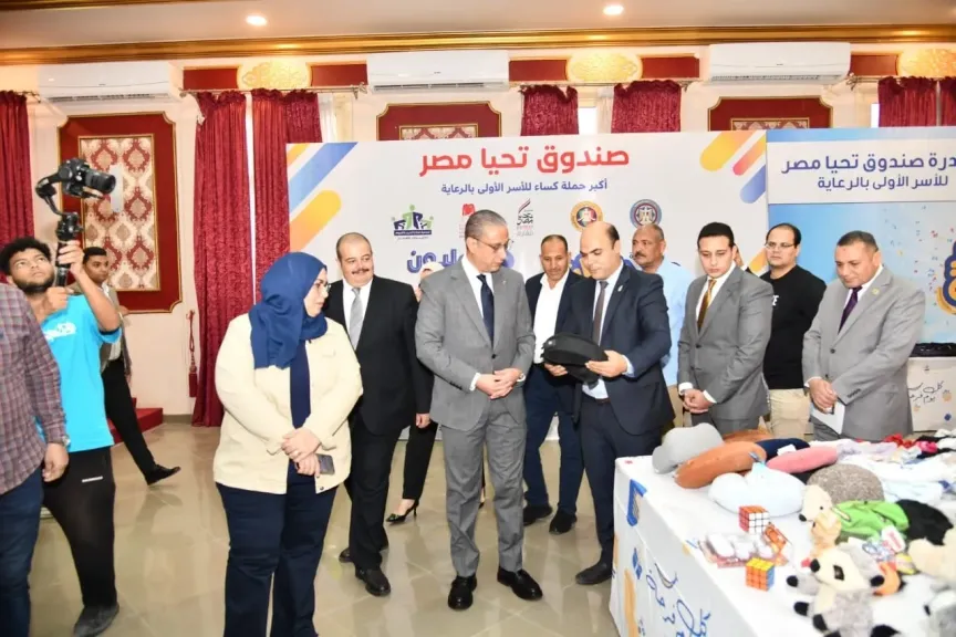 محافظ الفيوم يفتتح معرض جمعية صلاح الدين