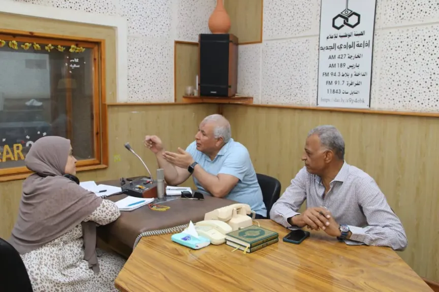 محافظ الوادي الجديد خلال اللقاء