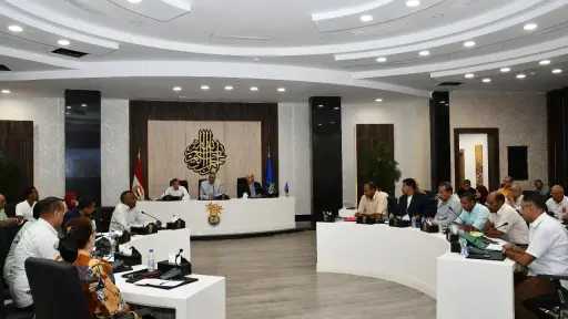 محافظ أسوان يشدد على سرعة...