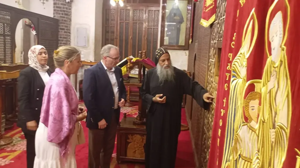 السفير التشيكي يزور دير المحرق