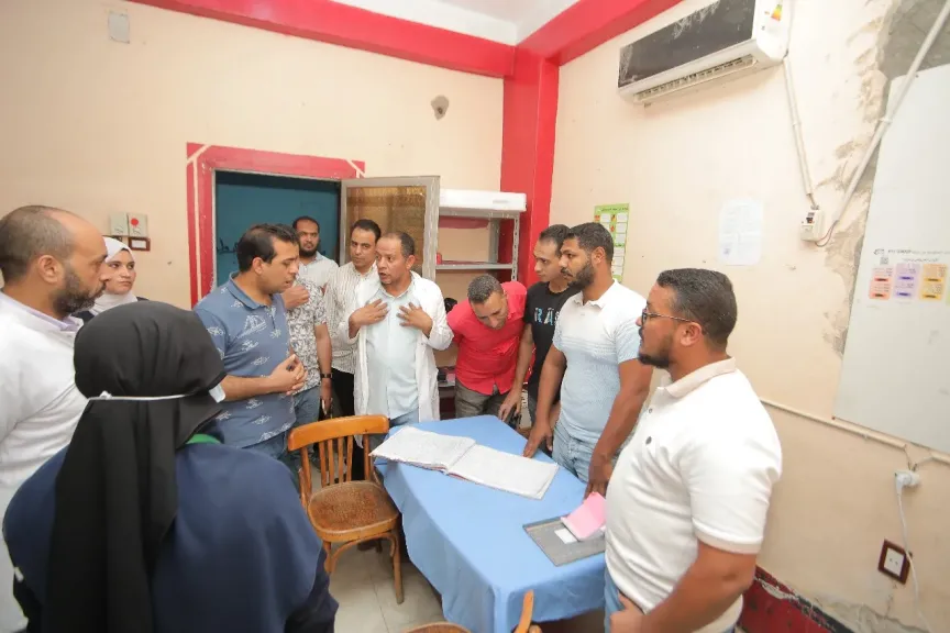 جولة نائب محافظ قنا